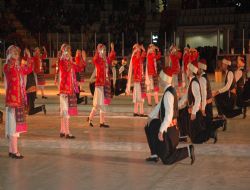 Festival görsel şova dönüştü